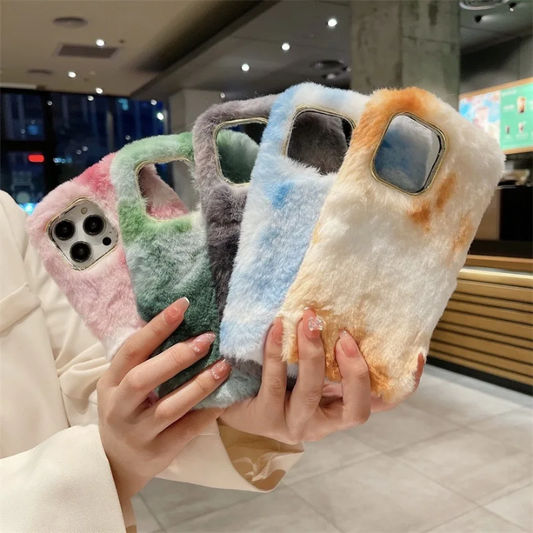 Coque de téléphone en fausse fourrure