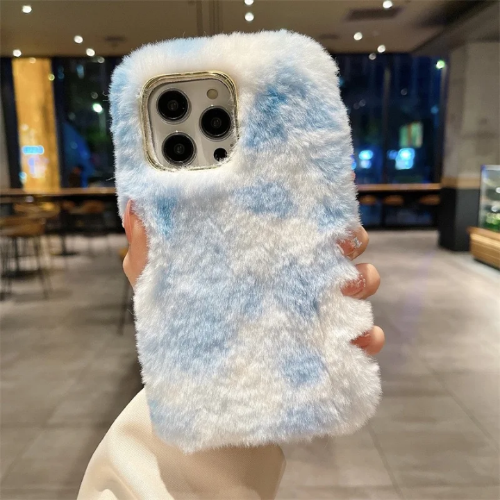 Coque de téléphone en fausse fourrure